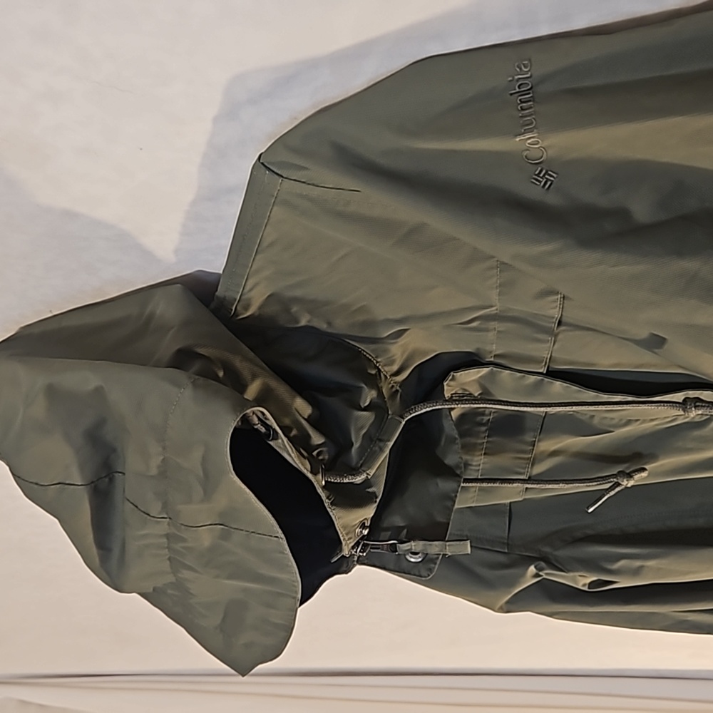 Columbia Omni-Shield Women's Rain Jacket, Medium - Picture 2 of 3